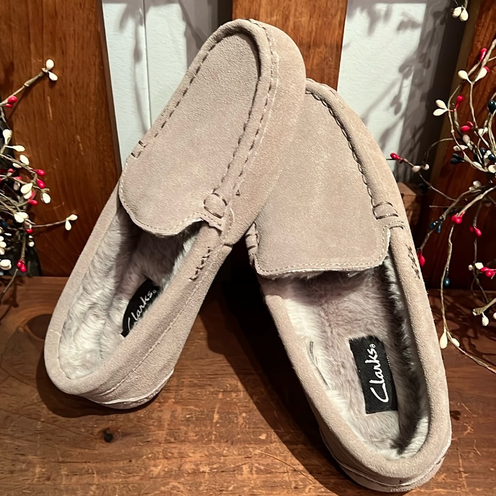 NWOT Clarks size 8, beautiful and cozy!